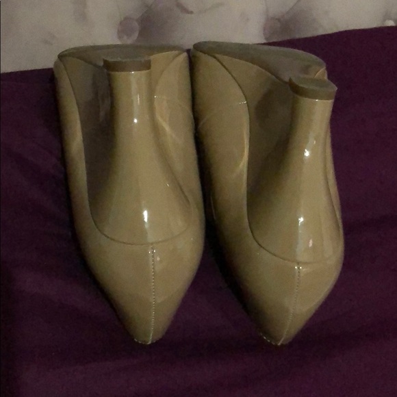 Franco Sarto beige patent open toe wedge shoes - Picture 5 of 5